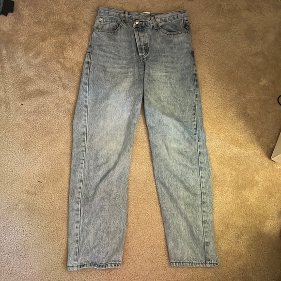 HOLLY ASYMMETRIC STRAIGHT LEG JEAN LIGHT WASH DENIM LOWER IMPACT - Picture 2 of 2